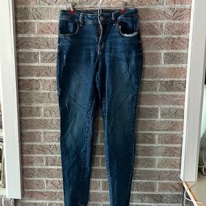 Women’s high rise skinny jeans